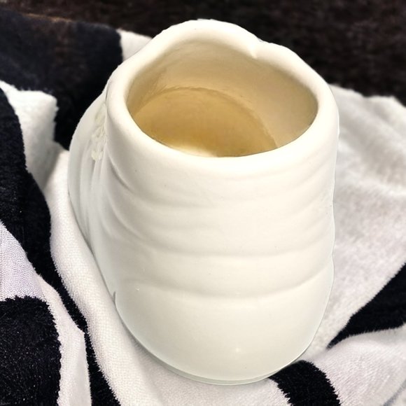 Vintage Porcelain Baby Bootie Shoe Handmade & Hand Painted Keepsake W/ Gold Trim - Picture 5 of 9